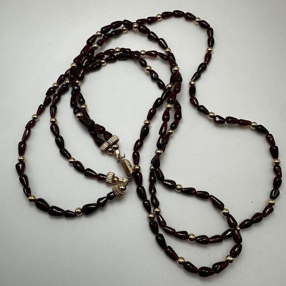 23"-25"  Double Stranded all Garnet and yellow gold filled beaded necklace! - Picture 8 of 15